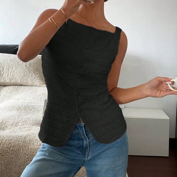 Black Casual Women's Buttoned Front Sleeveless Minimalist Blouse - Picture 2 of 7